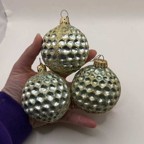 Vtg Glass Christmas Ornaments Lot Bundle 3 Blue Round Bulbs Collectible Glitter - Picture 3 of 9
